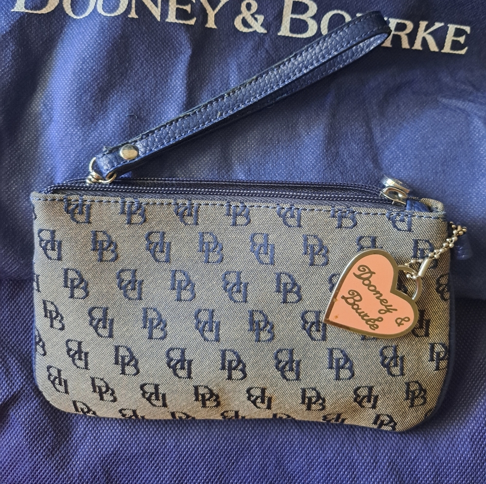 VTG Dooney Bourke D&B logo Black Wristlet Wallet